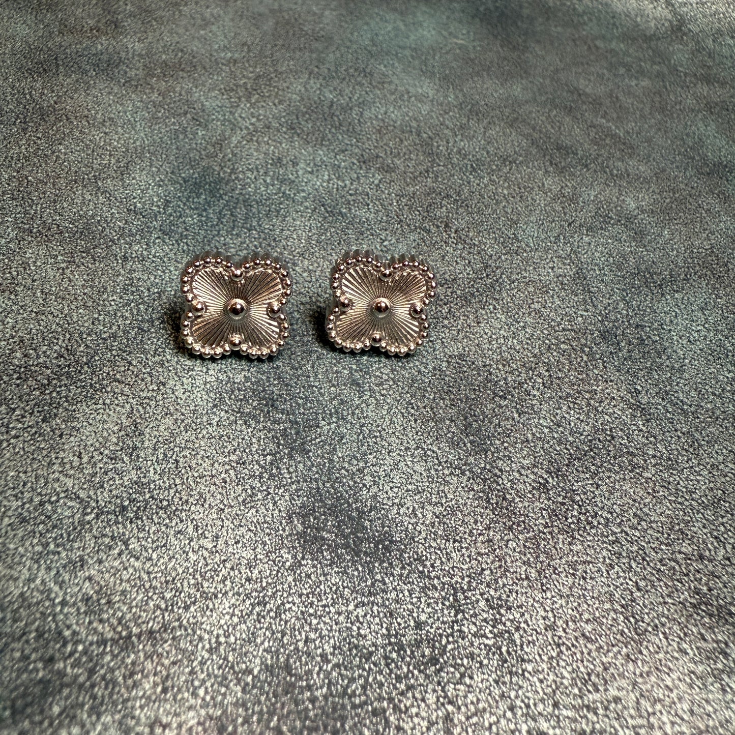 649 “LOTO” Aretes plateados