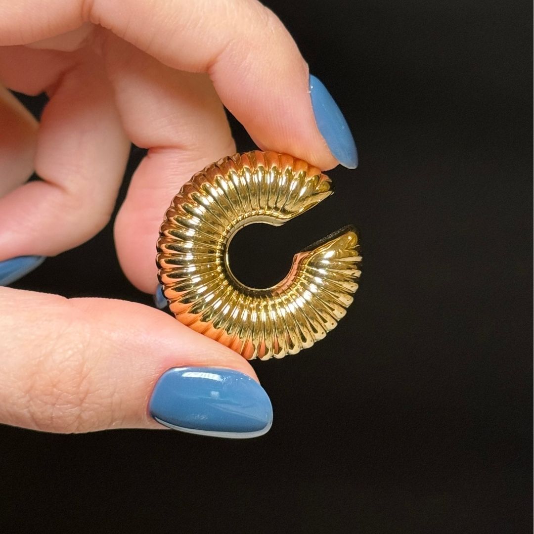 "AMERICA" Ear cuff dorado