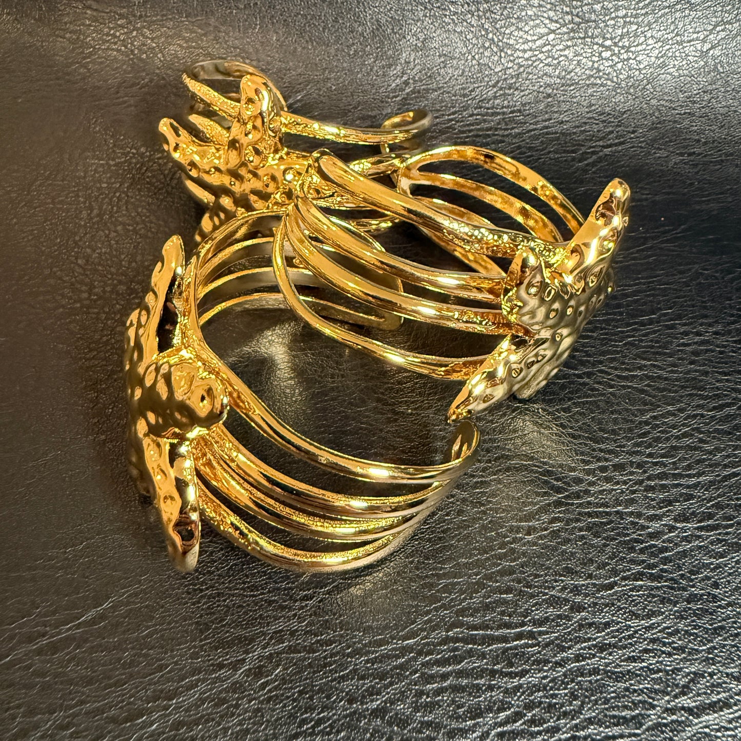 644 “ARENA” Brazalete dorado