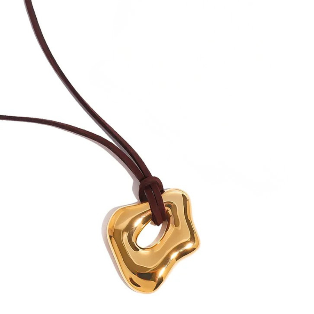 784 "YENA" Collar dorado