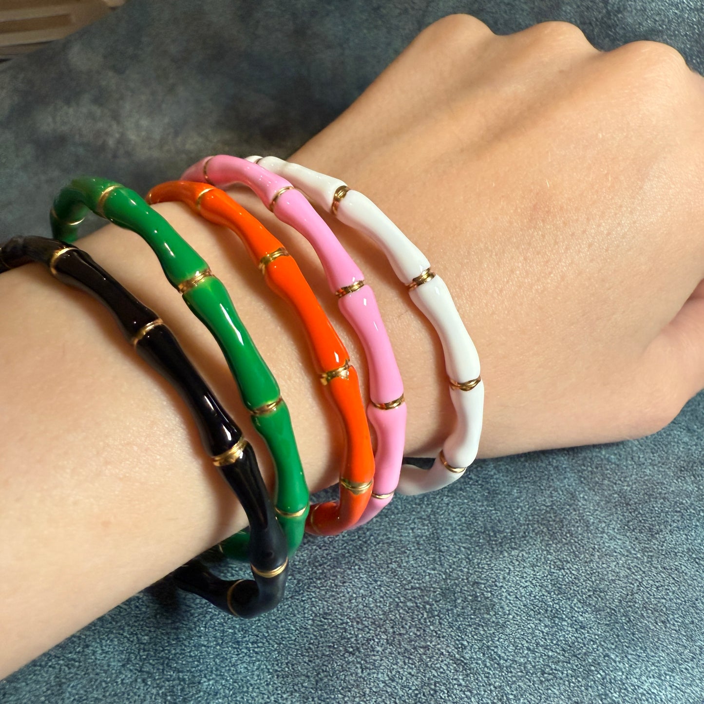 612 “HUESOS” Brazalete naranja