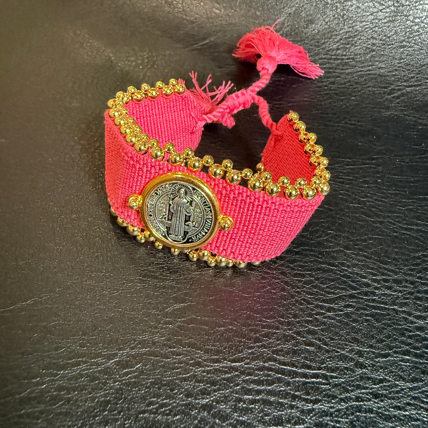 641 “SAN BENITO” Brazalete rosa