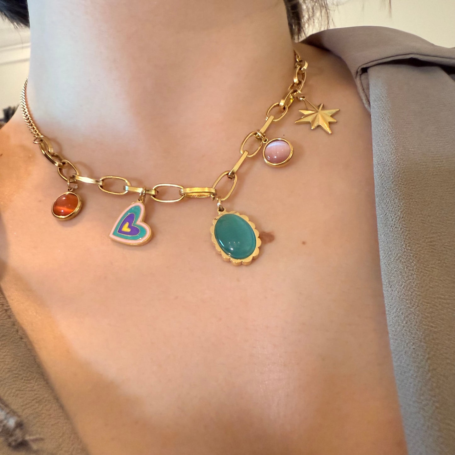 718 "BEATRIZ" COLLAR DORADO