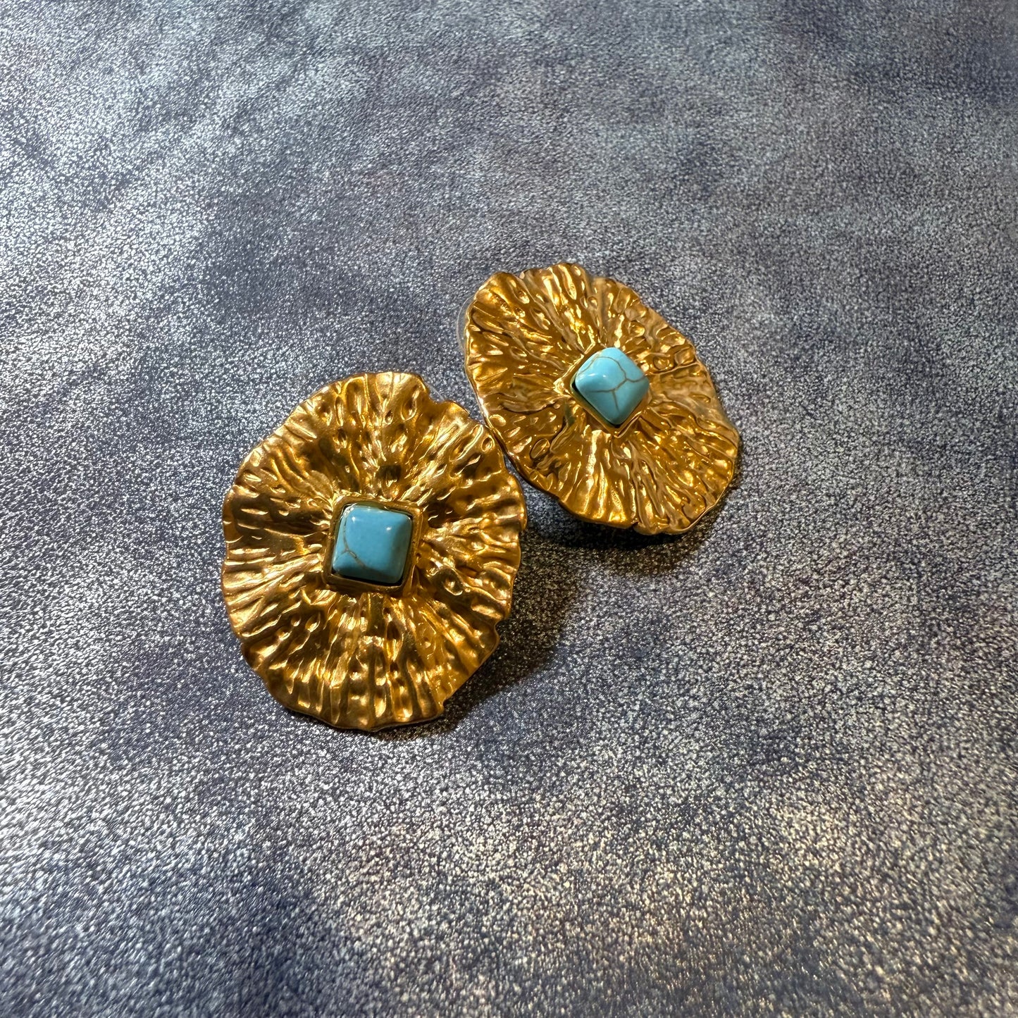 710 "DANNA" ARETES DORADOS