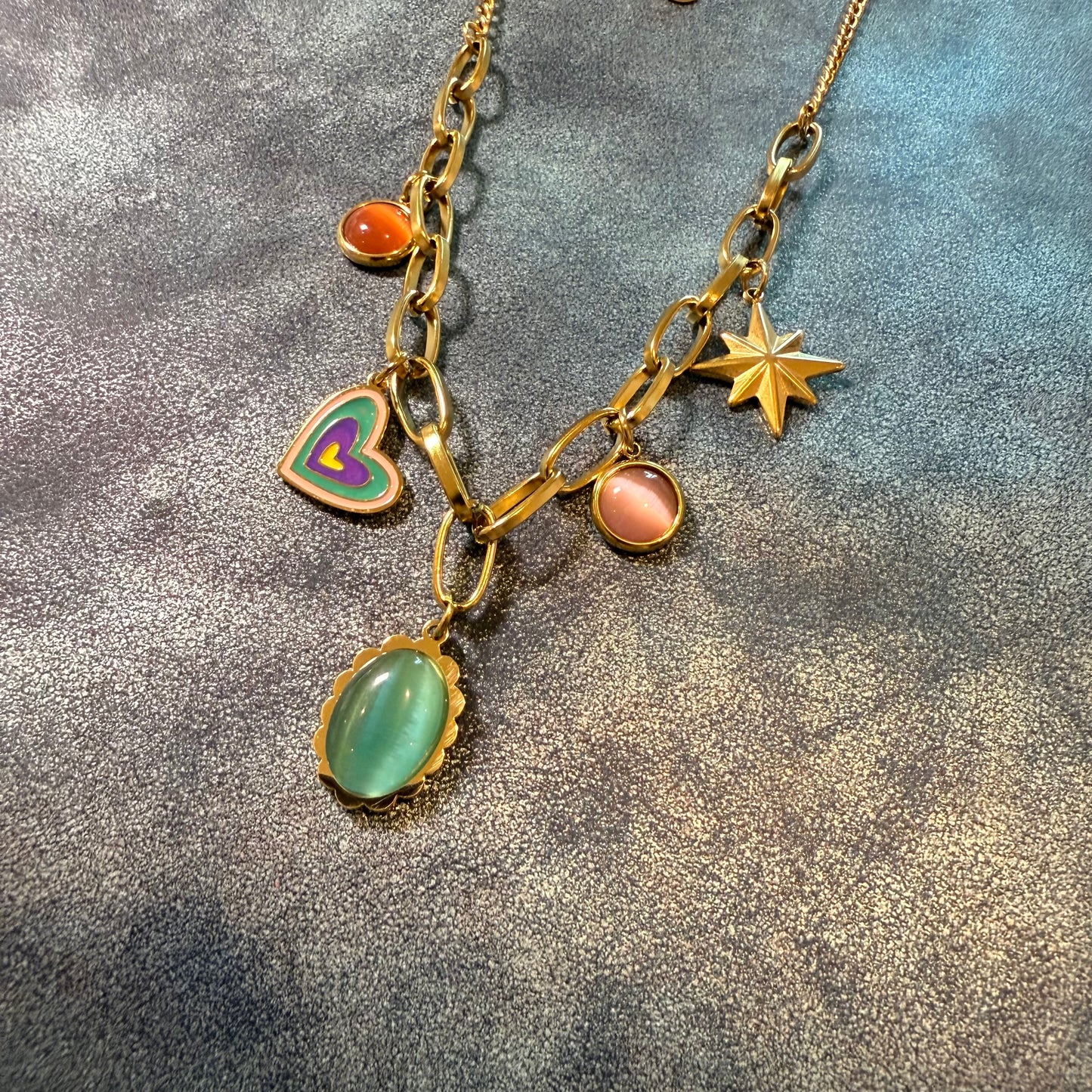 718 "BEATRIZ" COLLAR DORADO