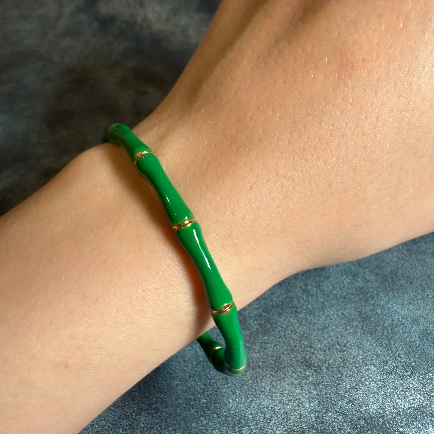 609 “HUESOS” Brazalete verde