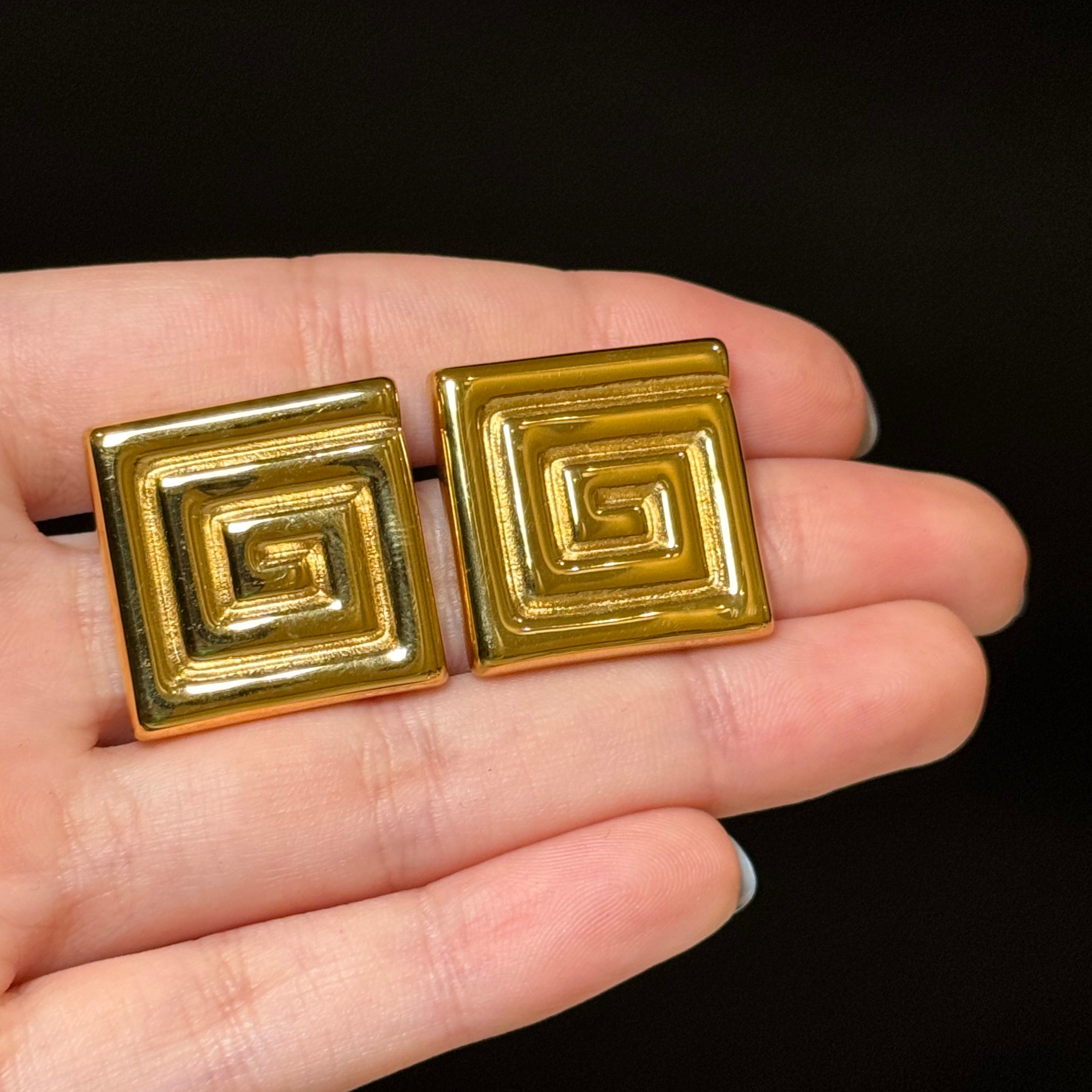 &amp;quot;REGINA&amp;quot; Aretes dorados – CUARZADA