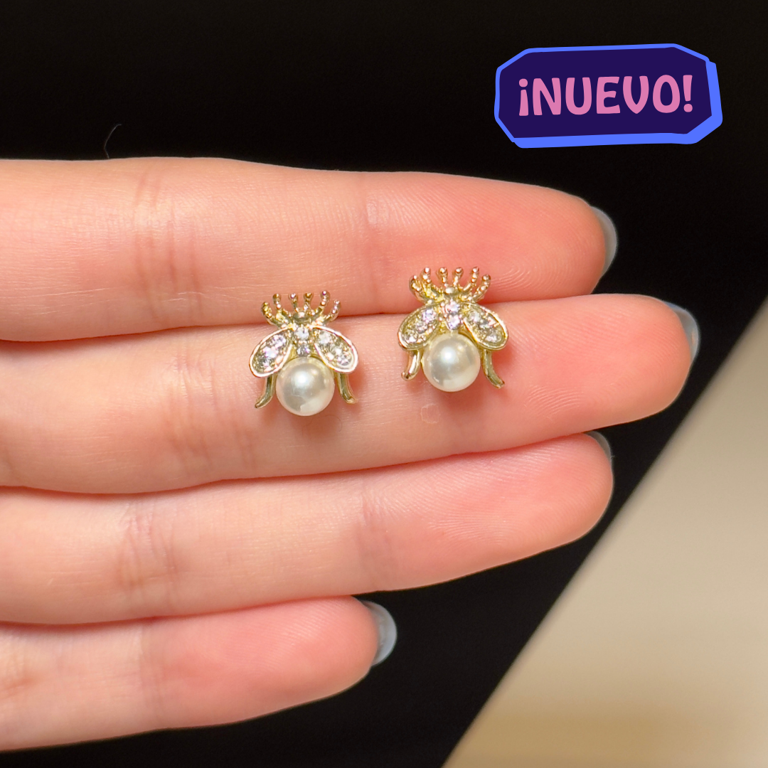 "BEE" Aretes dorados *NEW*