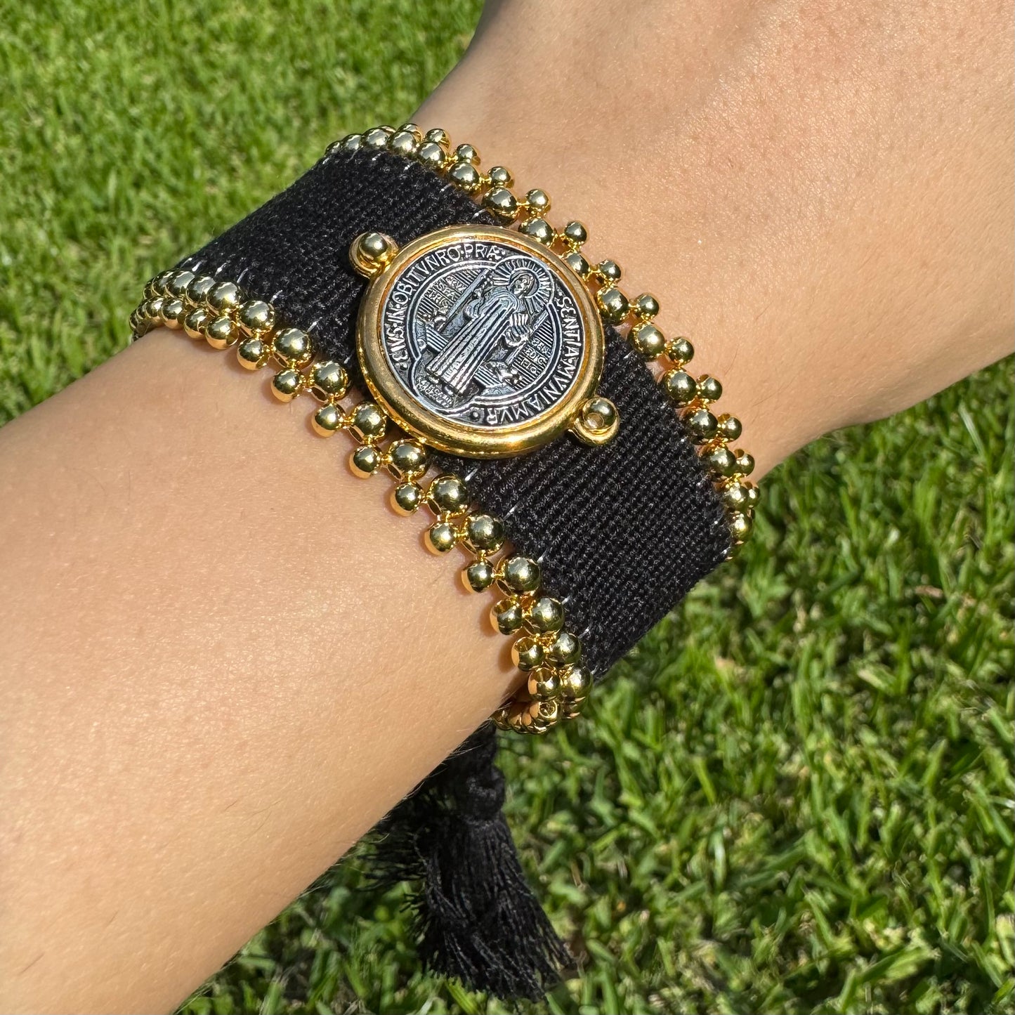 “SAN BENITO” Brazalete negro