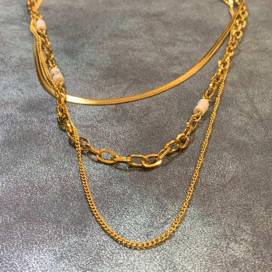 484 "REGINA" Collar dorado