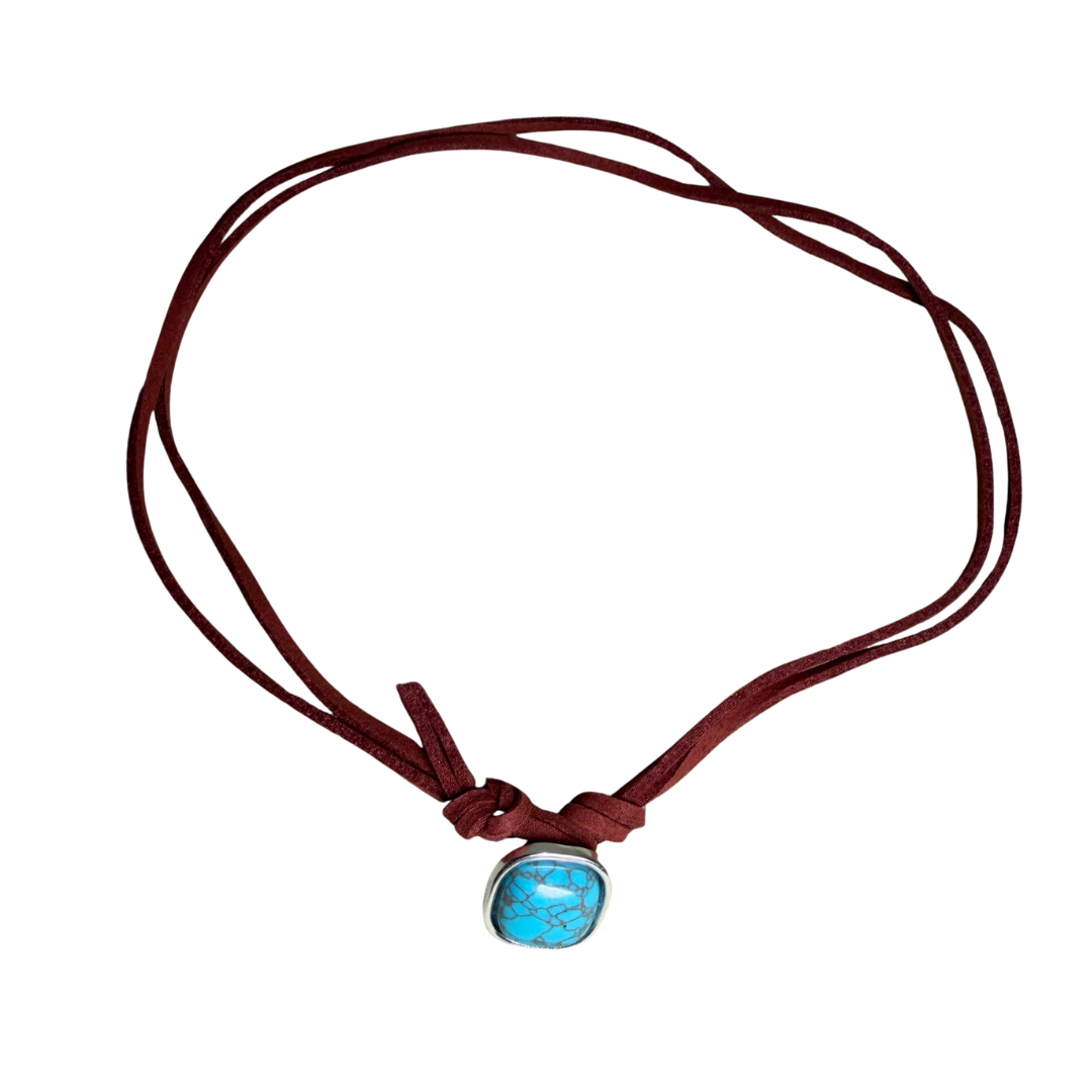 724 "ZULEMITH" Collar de cuero