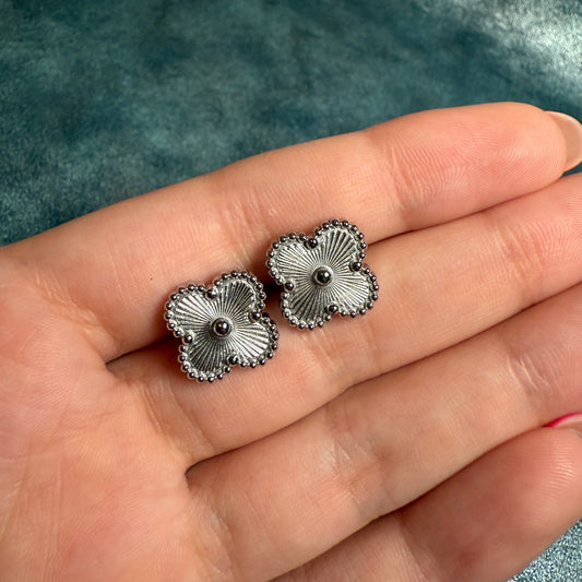 649 “LOTO” Aretes plateados