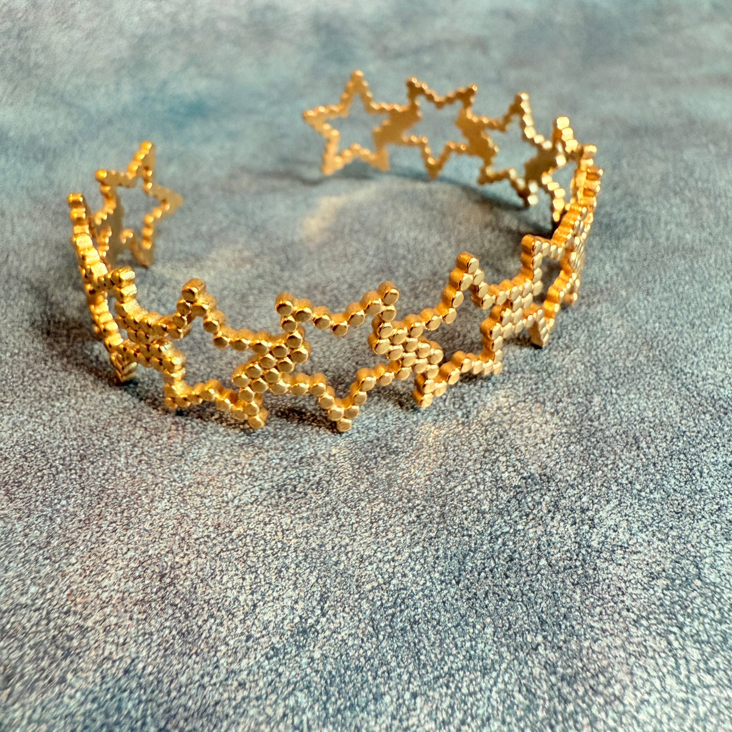 604 “ESTRELLAS” Brazalete dorado