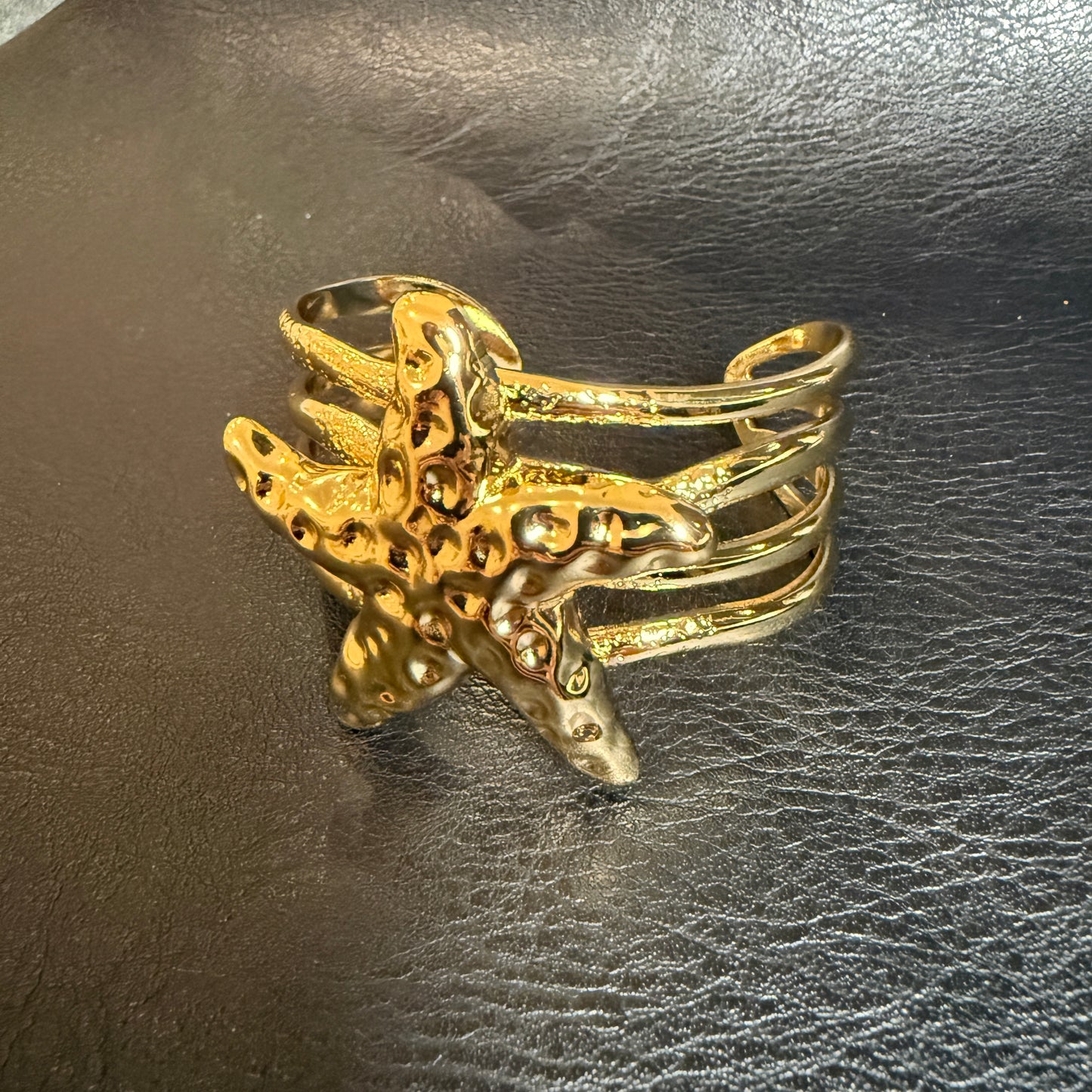 644 “ARENA” Brazalete dorado
