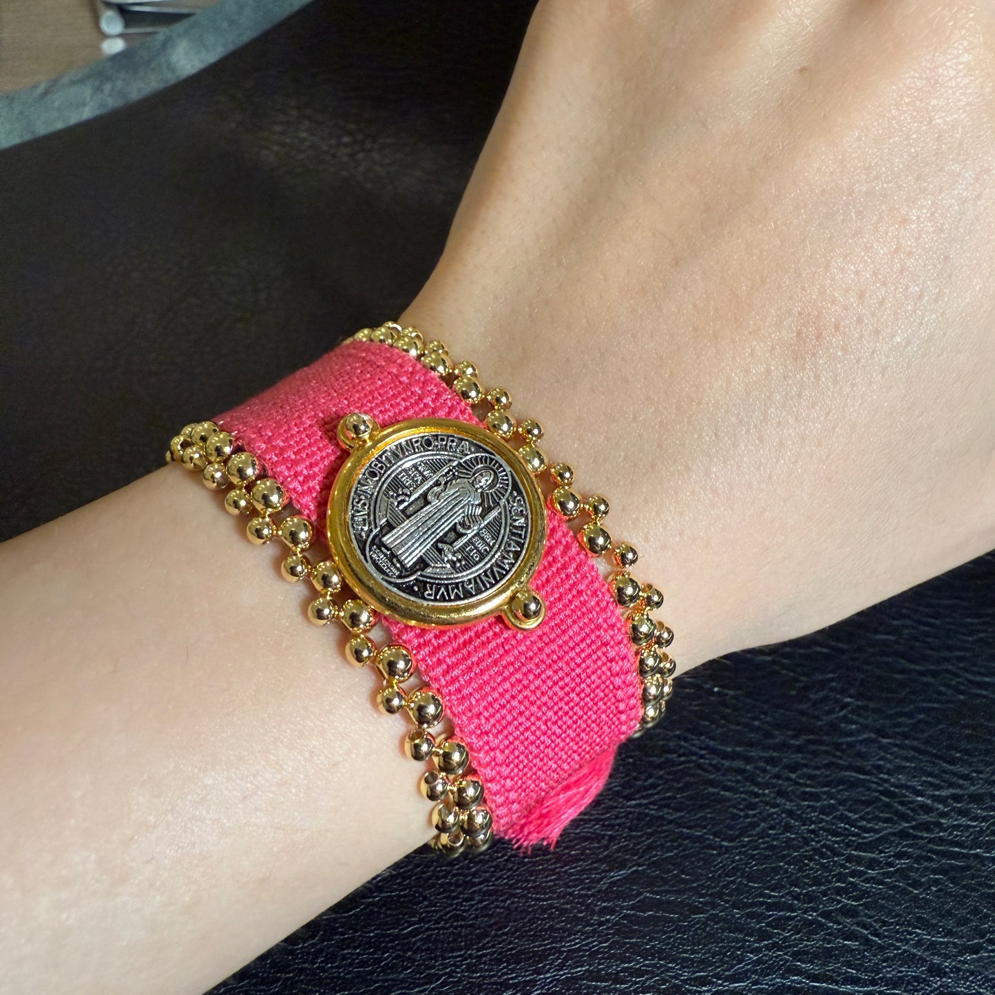 641 “SAN BENITO” Brazalete rosa
