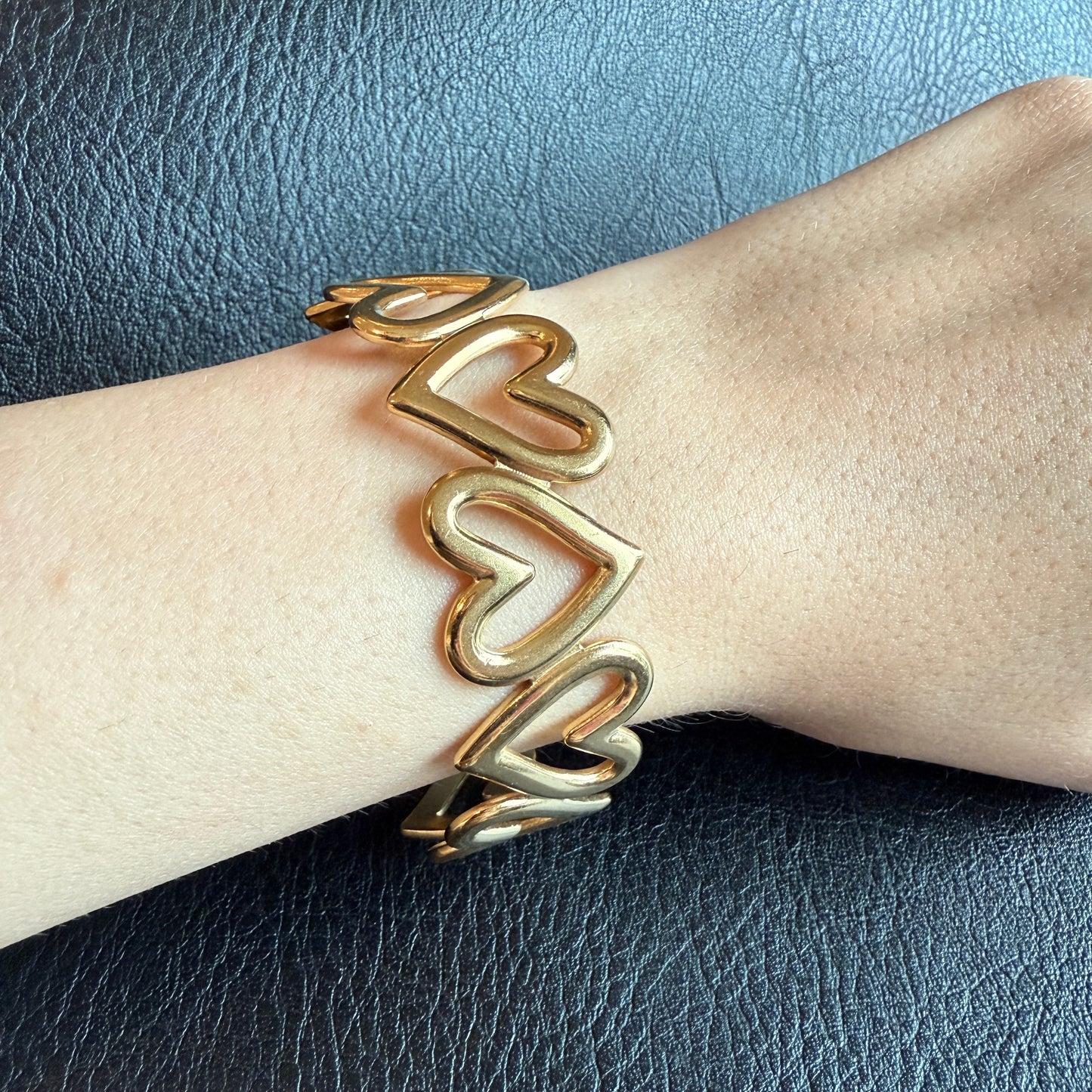 583 “ANA” Brazalete dorado
