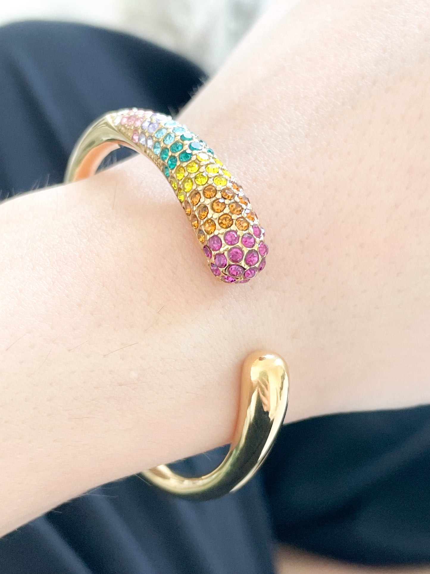 "ROMI RAINBOW" brazalete dorado