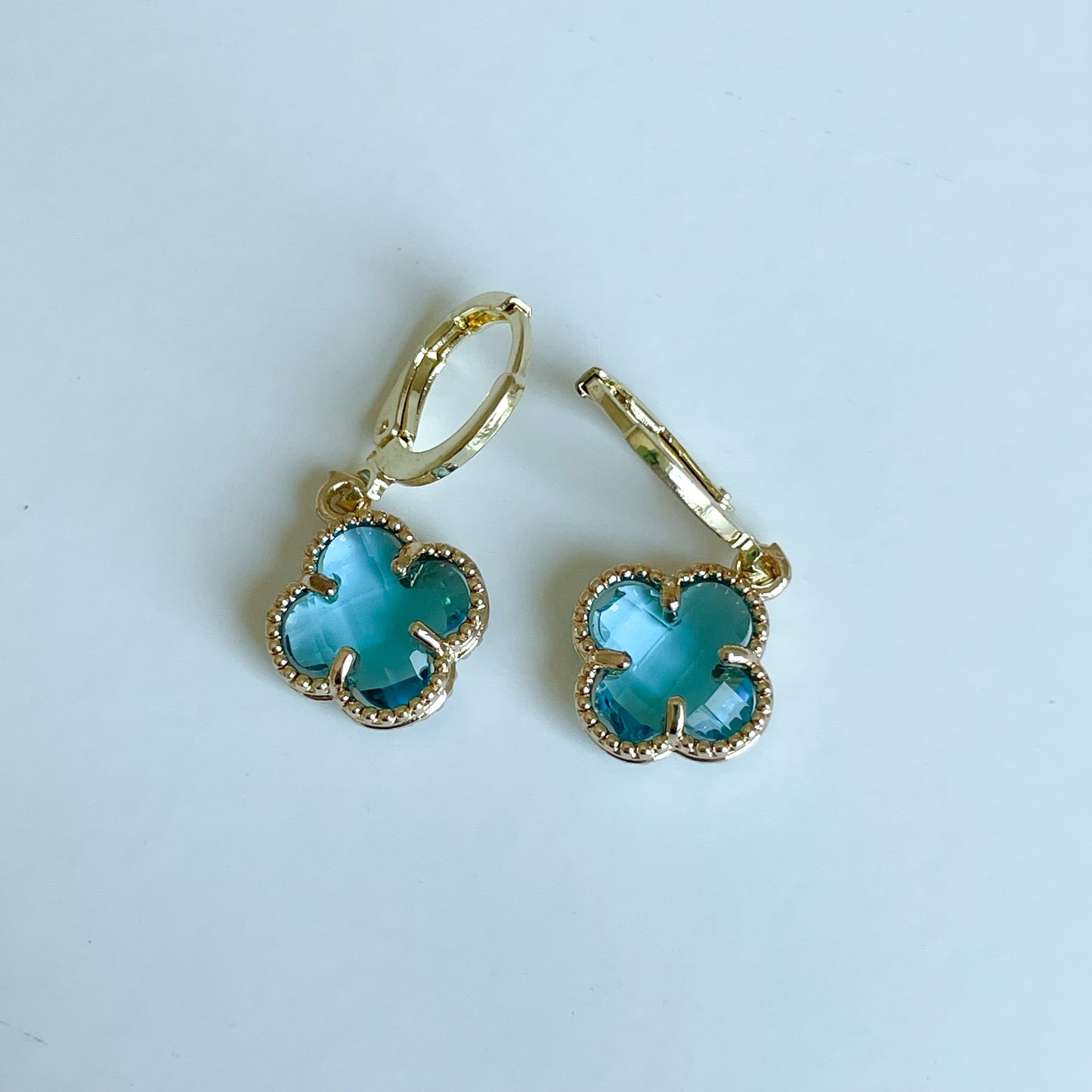 "TREBOL BLUE" aretes dorados