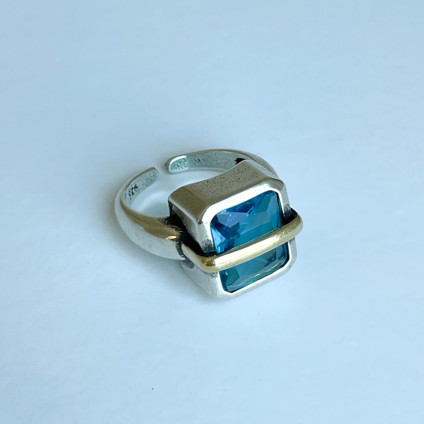 "MAR" anillo plateado con dorado