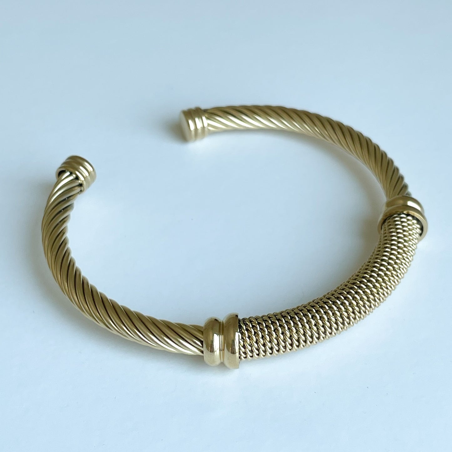 "SOGA" brazalete dorado