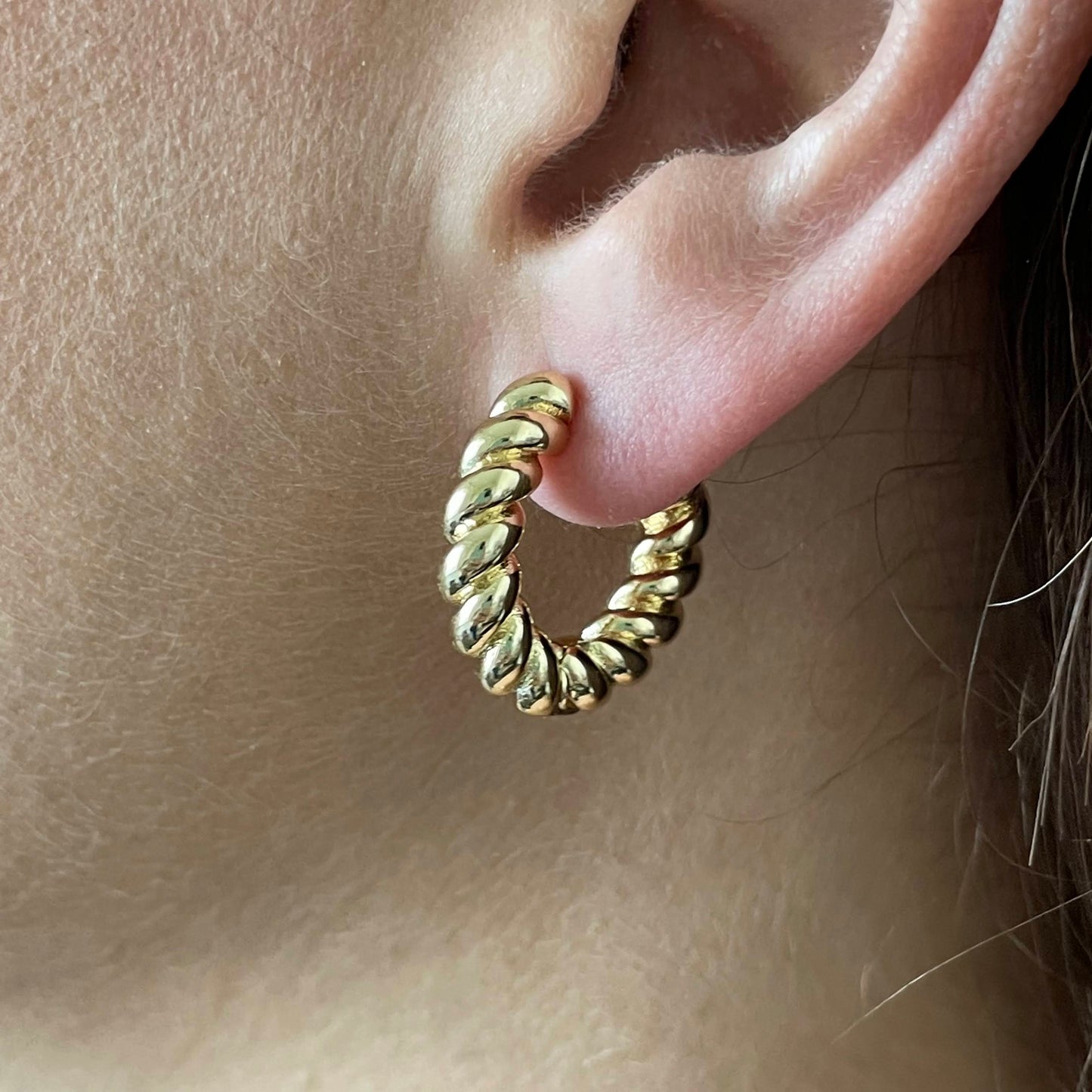 "LAYKA" aretes dorados