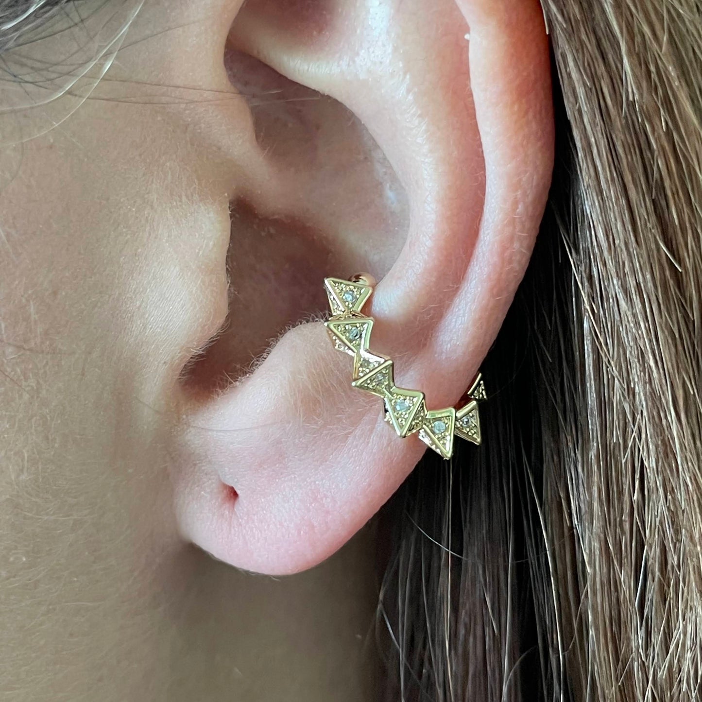 "JESSI" earcuff dorado